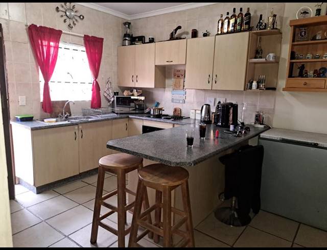 3 BEDROOM TOWNHOUSE FOR SALE IN KENMARE